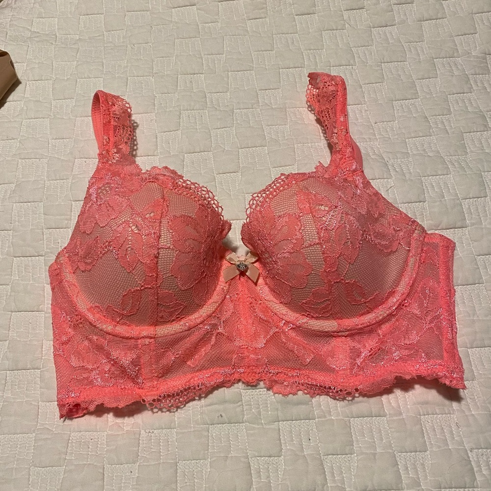 Pink sexy Victoria’s Secret bar